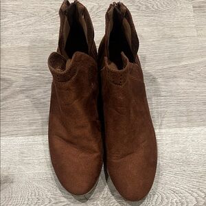 Arizona Jean Company Chestnut Suede Boots